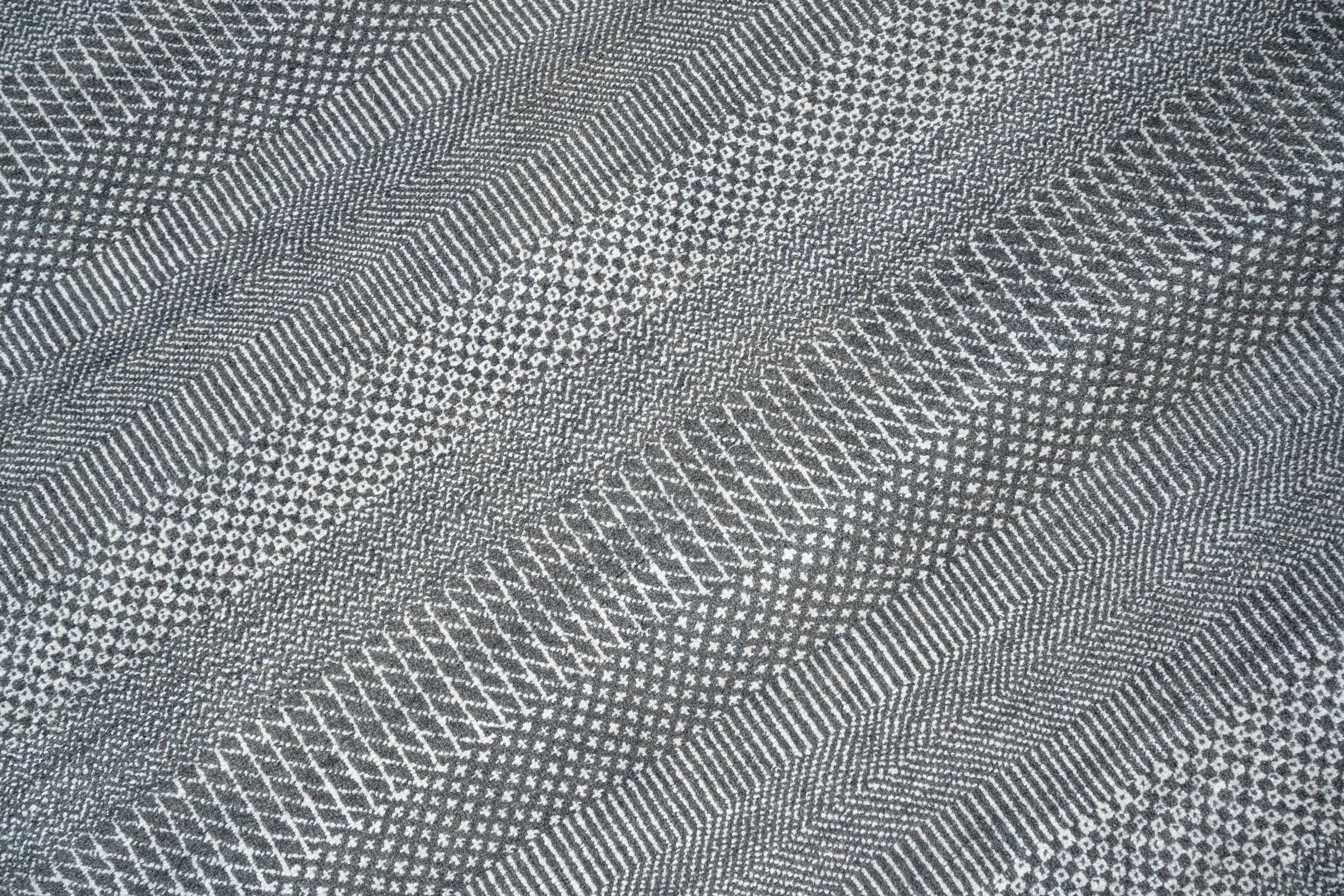 Handknotted Carpet, DIA - 1191 MCN, Grey & White